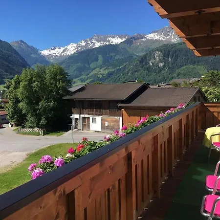 Haus Hoellerer Comfortable Holiday home Uttendorf